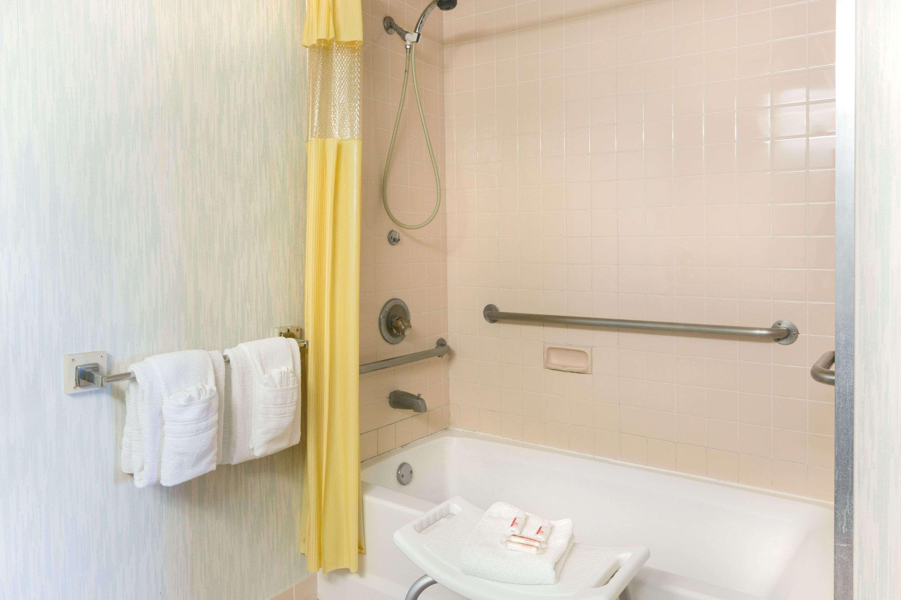 Days Inn By Wyndham Richmond Extérieur photo