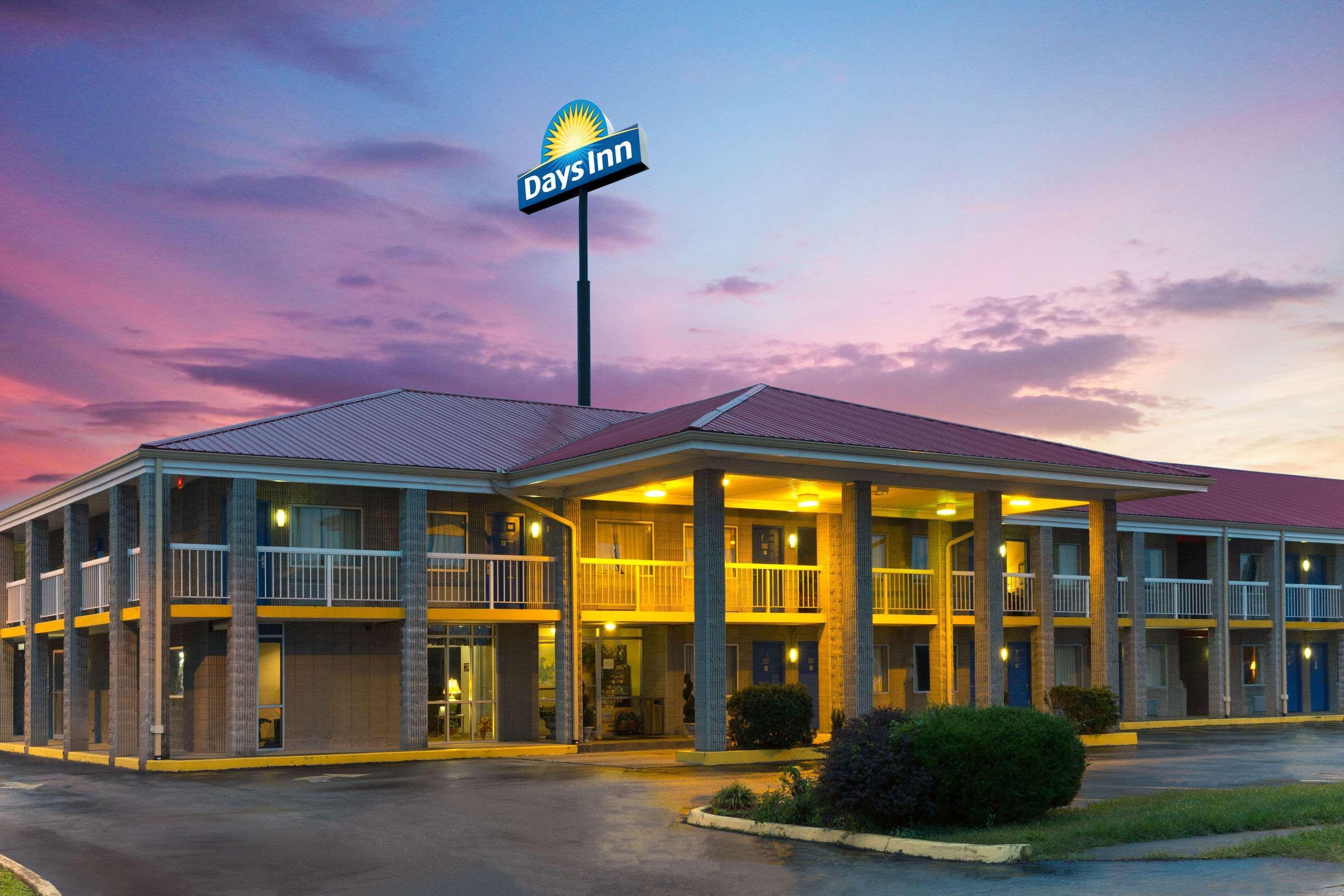 Days Inn By Wyndham Richmond Extérieur photo