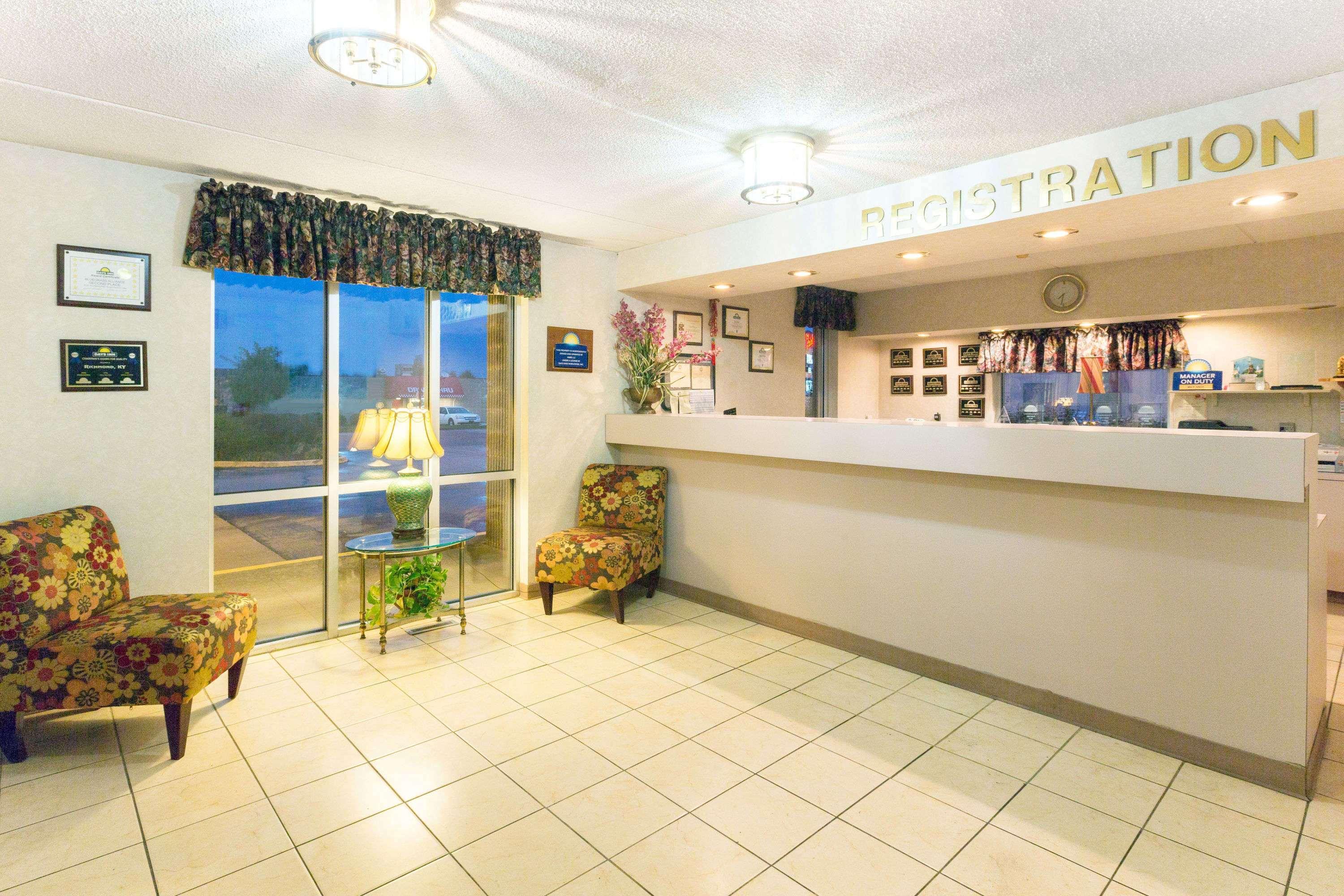 Days Inn By Wyndham Richmond Extérieur photo