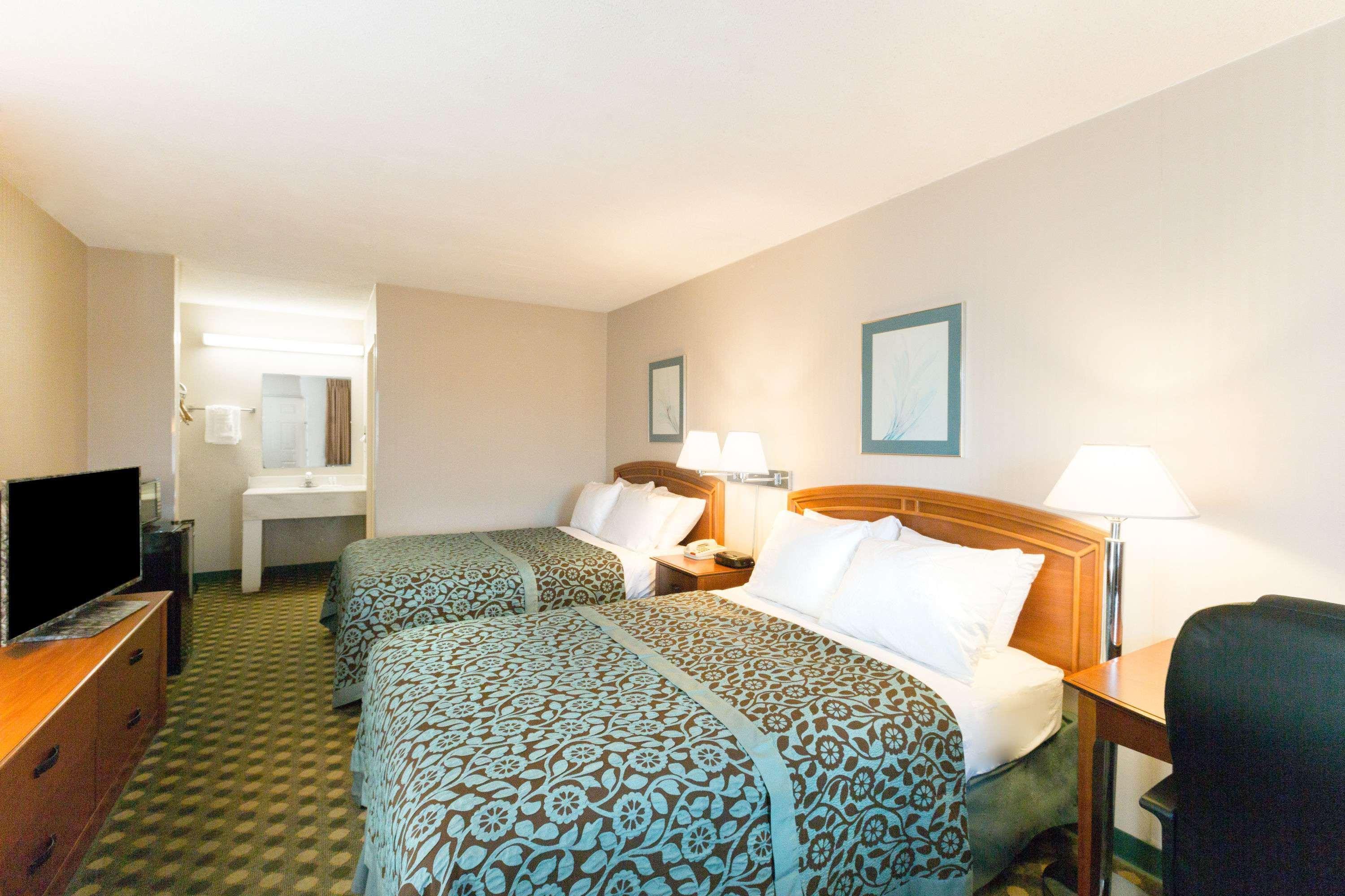 Days Inn By Wyndham Richmond Extérieur photo