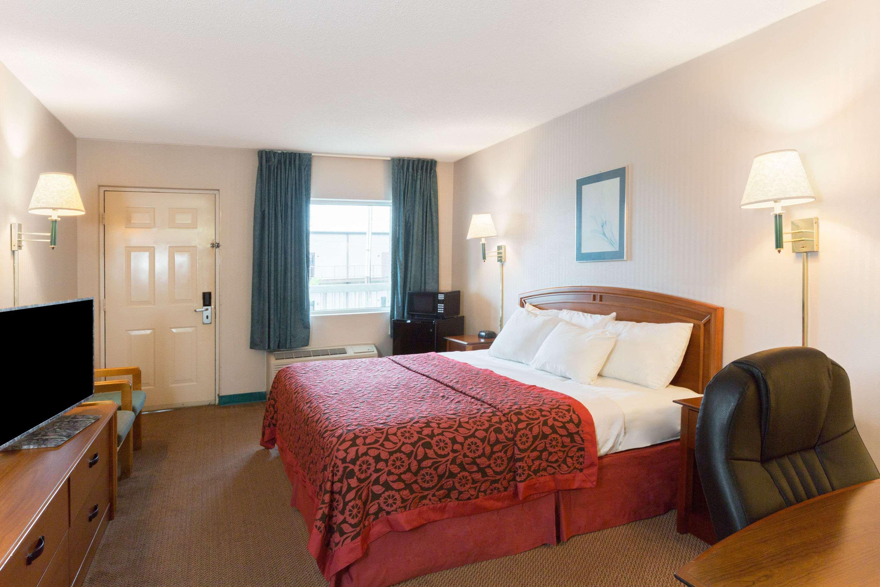 Days Inn By Wyndham Richmond Extérieur photo