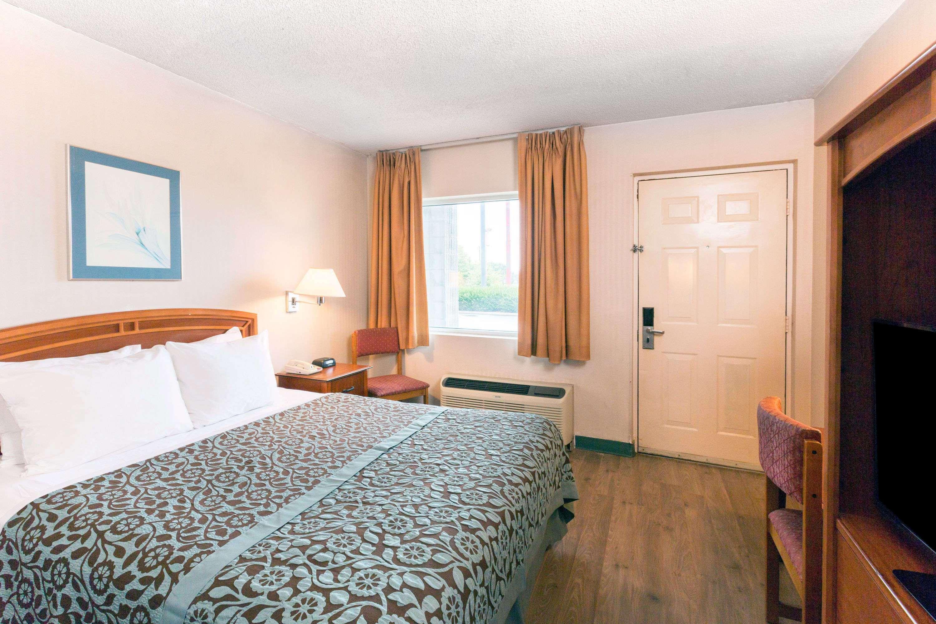 Days Inn By Wyndham Richmond Extérieur photo