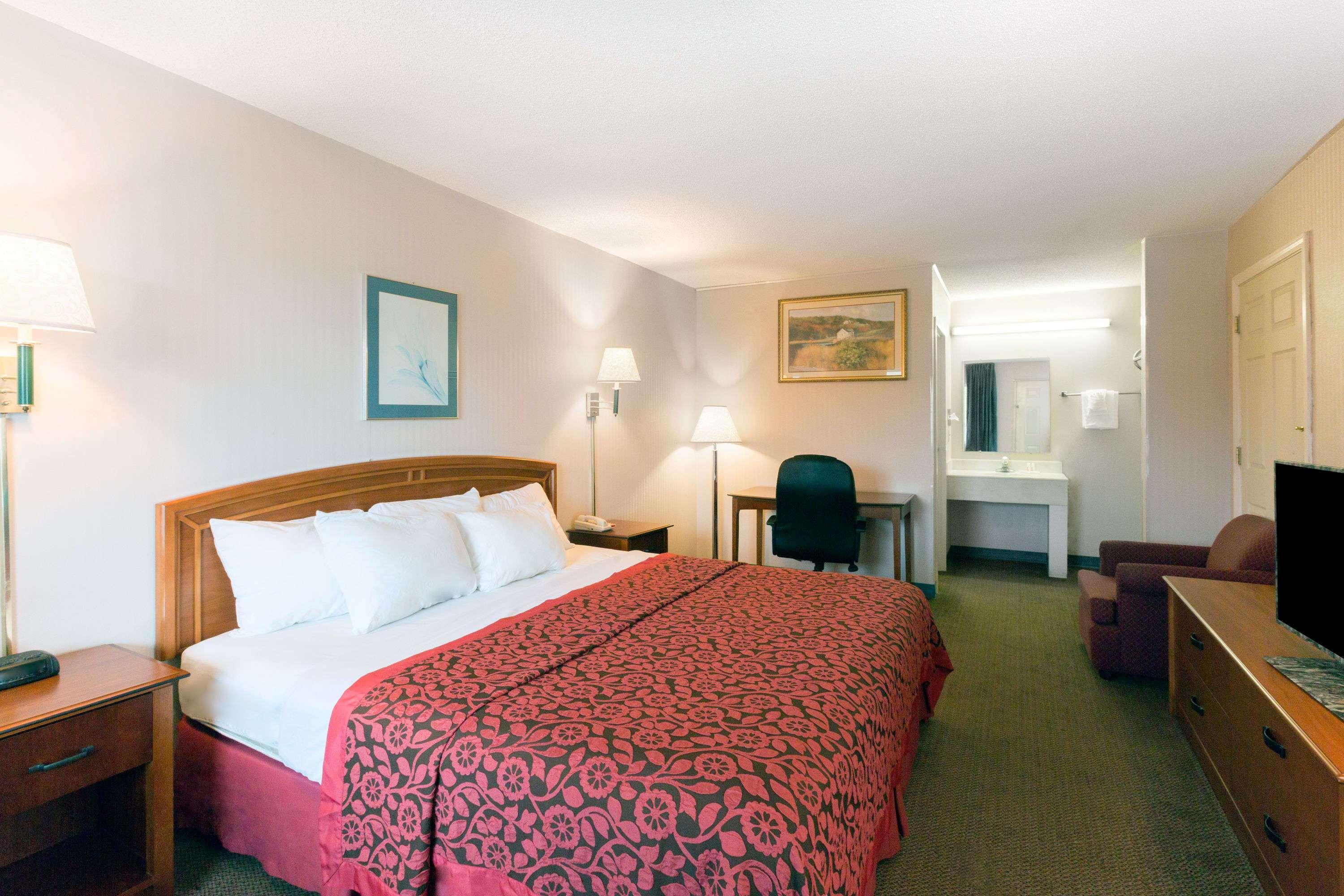 Days Inn By Wyndham Richmond Extérieur photo