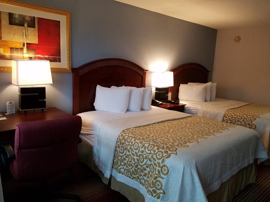 Days Inn By Wyndham Richmond Extérieur photo