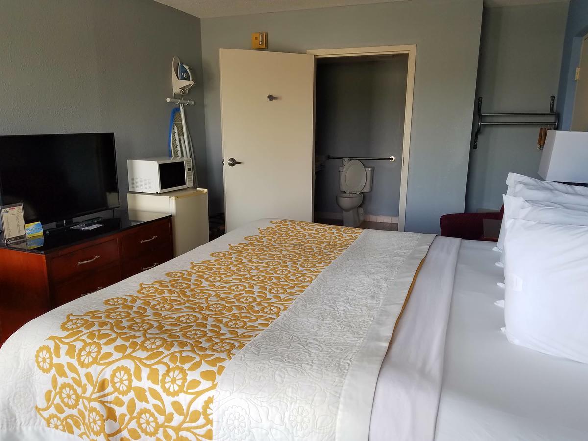 Days Inn By Wyndham Richmond Extérieur photo